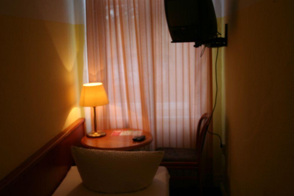 Hotel-Pension Adamshof เบอร์ลิน ภายนอก รูปภาพ