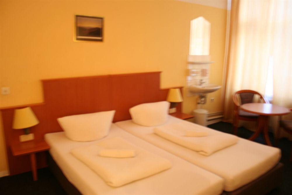 Hotel-Pension Adamshof เบอร์ลิน ภายนอก รูปภาพ