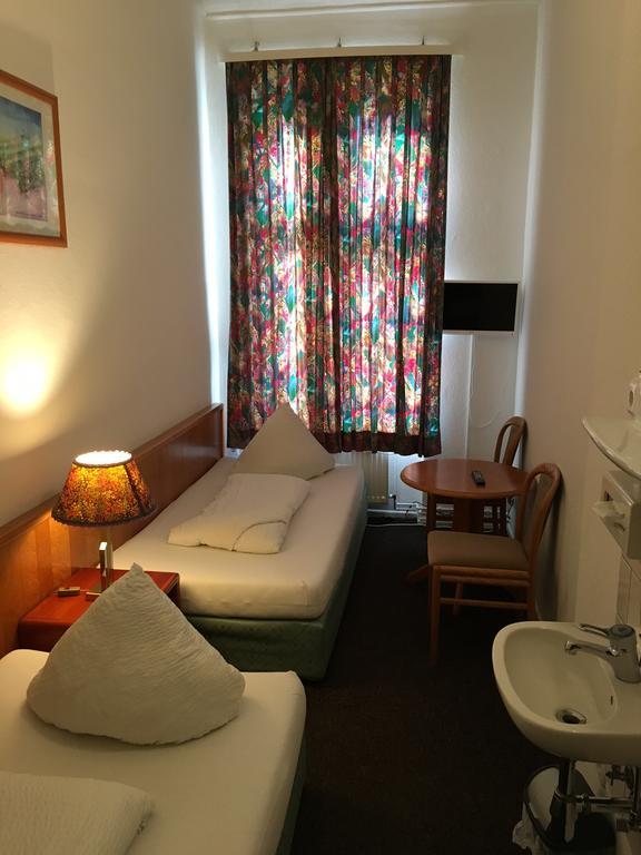 Hotel-Pension Adamshof เบอร์ลิน ภายนอก รูปภาพ
