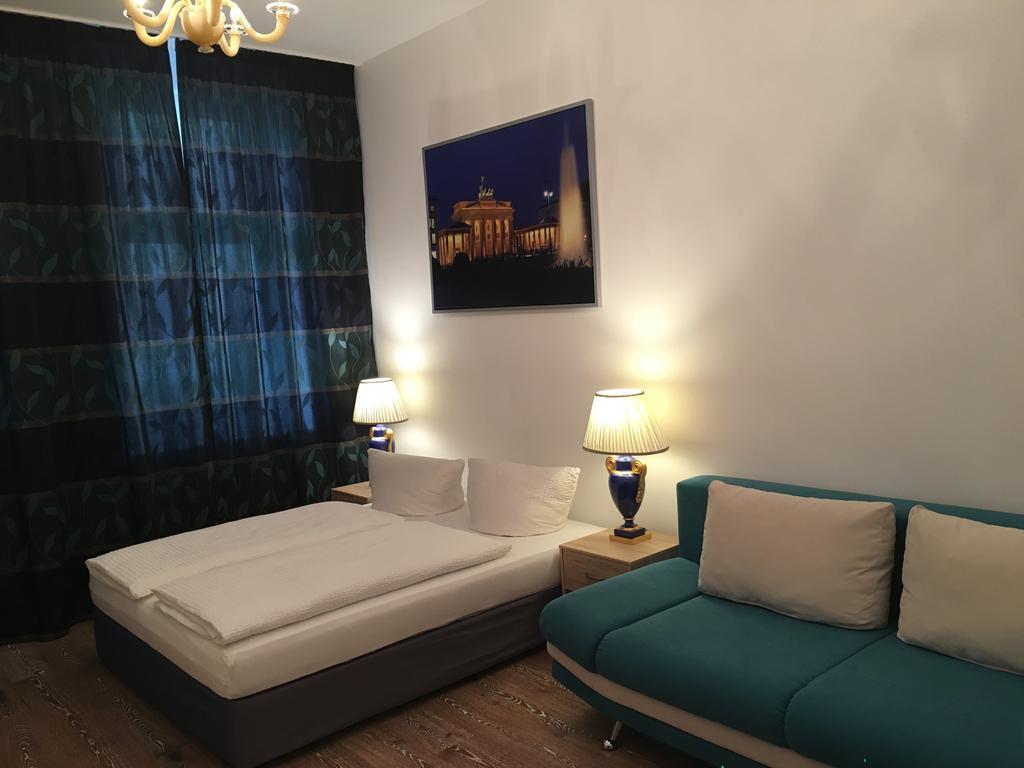 Hotel-Pension Adamshof เบอร์ลิน ภายนอก รูปภาพ