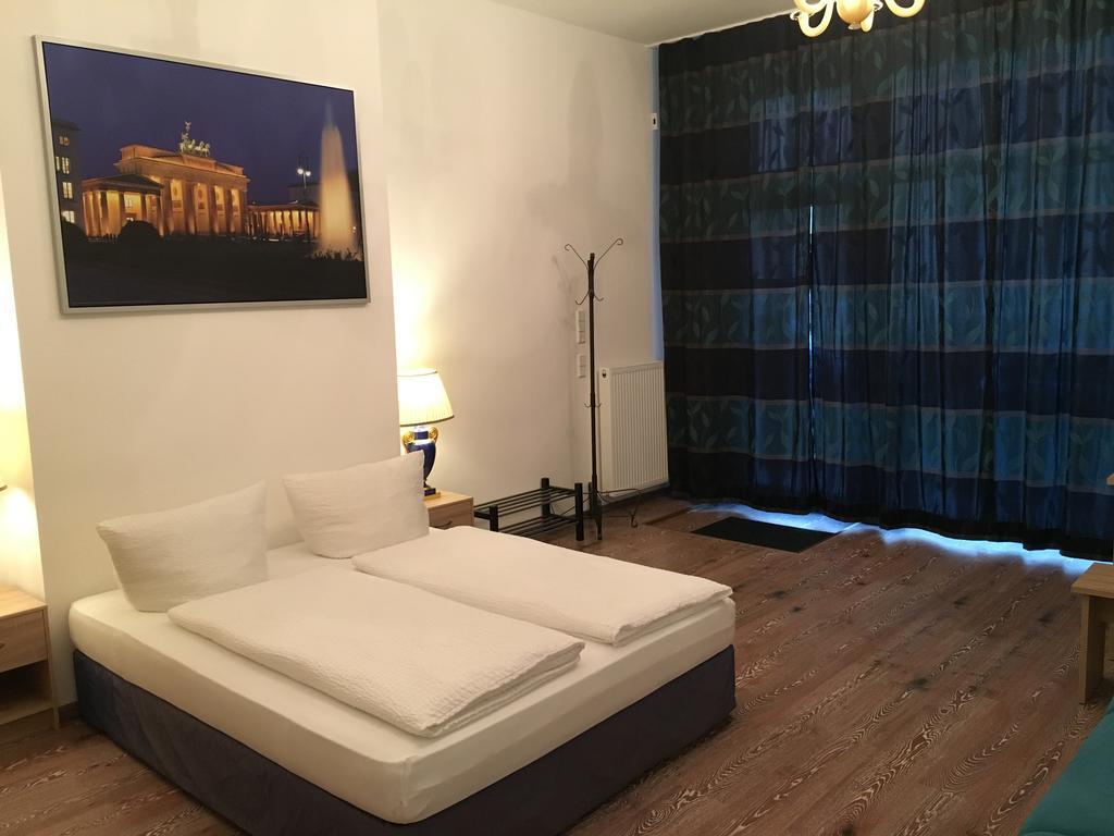 Hotel-Pension Adamshof เบอร์ลิน ภายนอก รูปภาพ