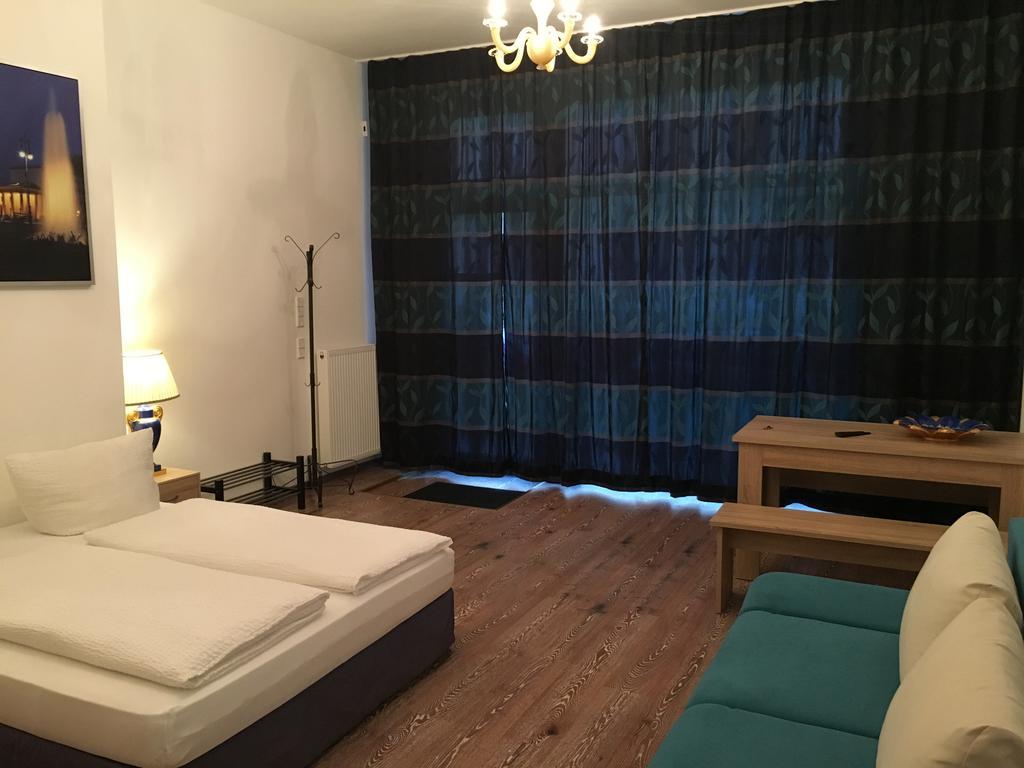 Hotel-Pension Adamshof เบอร์ลิน ภายนอก รูปภาพ