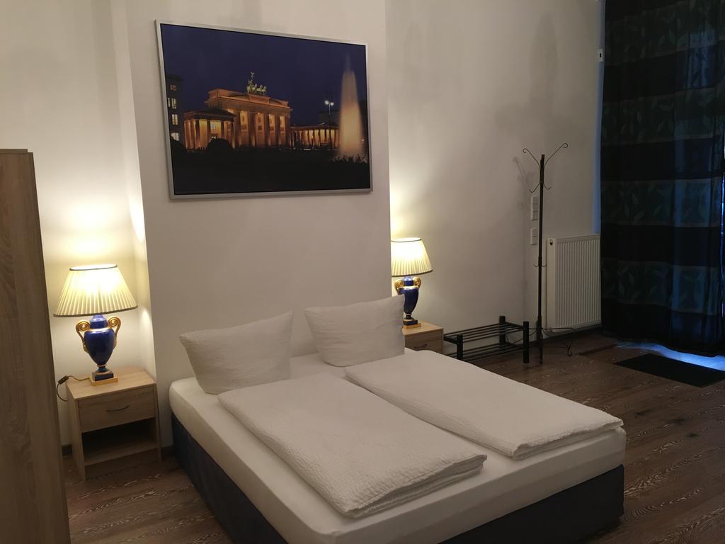 Hotel-Pension Adamshof เบอร์ลิน ภายนอก รูปภาพ