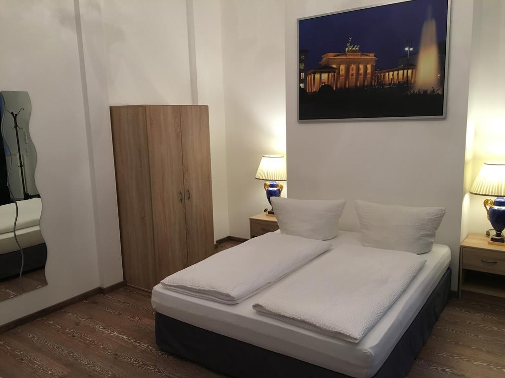 Hotel-Pension Adamshof เบอร์ลิน ภายนอก รูปภาพ