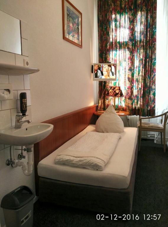 Hotel-Pension Adamshof เบอร์ลิน ภายนอก รูปภาพ