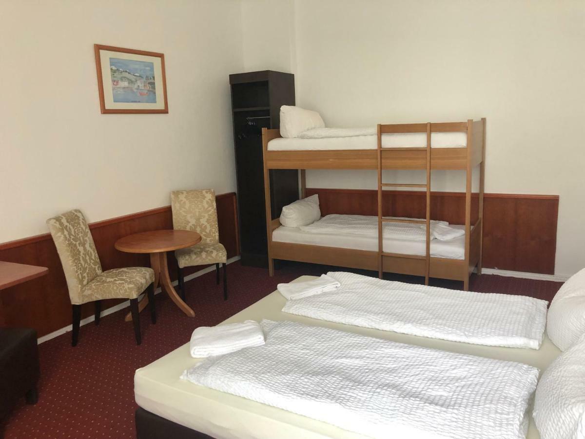 Hotel-Pension Adamshof เบอร์ลิน ภายนอก รูปภาพ
